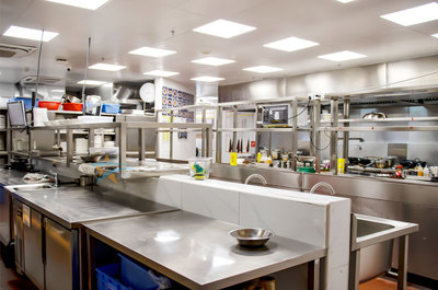 廣州白云天降美食機器人中餐廳 智能廚房設備的革新與體驗